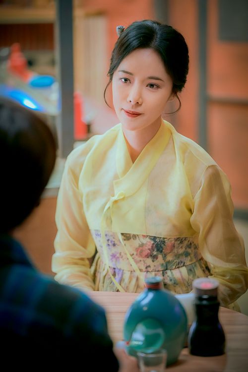 ▲黃正音過去是韓劇女王，演過《雙甲路邊攤》、《Kill Me Heal Me》、《她很漂亮》。（圖／Netflix提供）