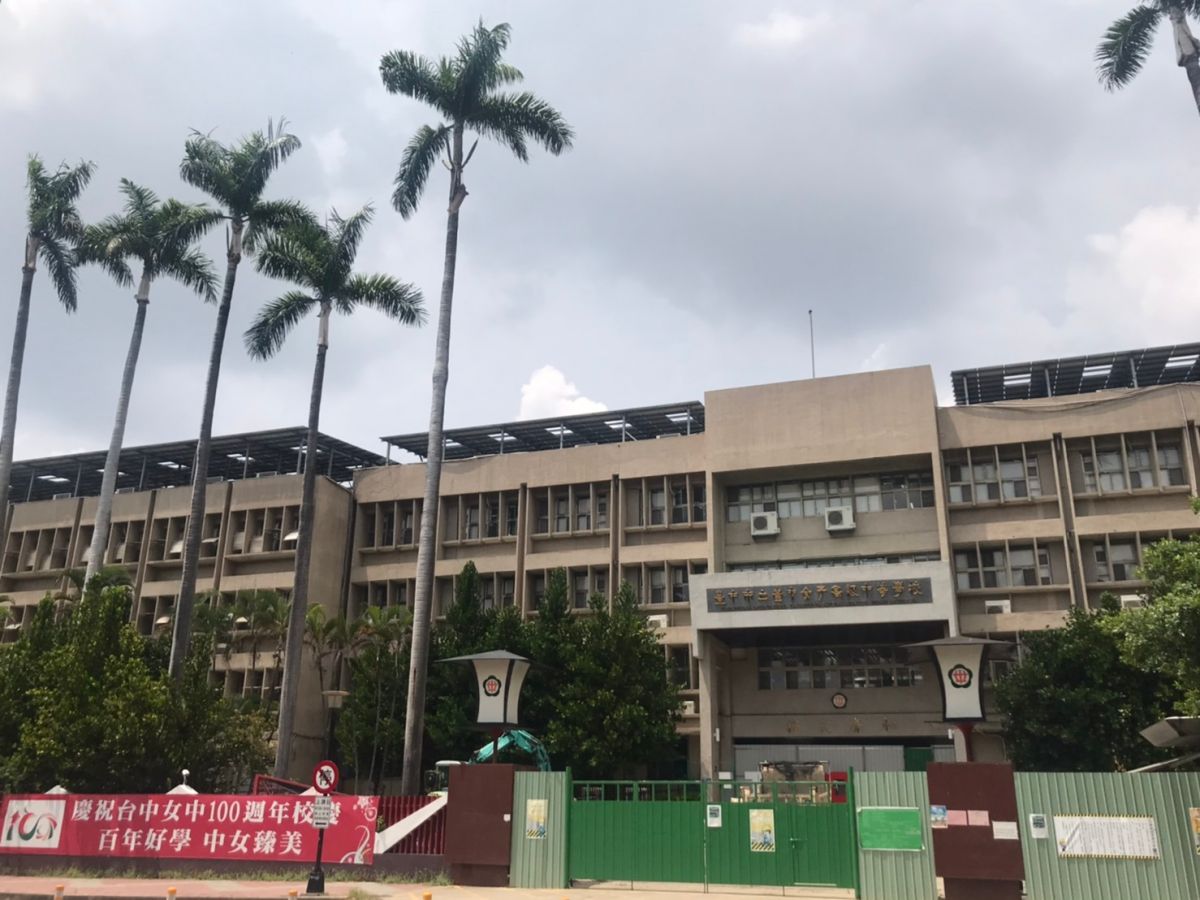 ▲台中女中宿舍加裝人臉辨識系統，欲利用系統來做為點名機制，議員表示，不應該侵害孩子的隱私權。(圖／賴佳微服務處提供2020.9.3)