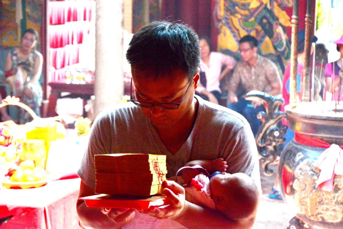 ▲正式拜契前，要注意乾爸、乾媽的八字命格和孩子是否合適，若有相剋就不宜拜契。（圖／翻攝自旗山天后宮粉專）