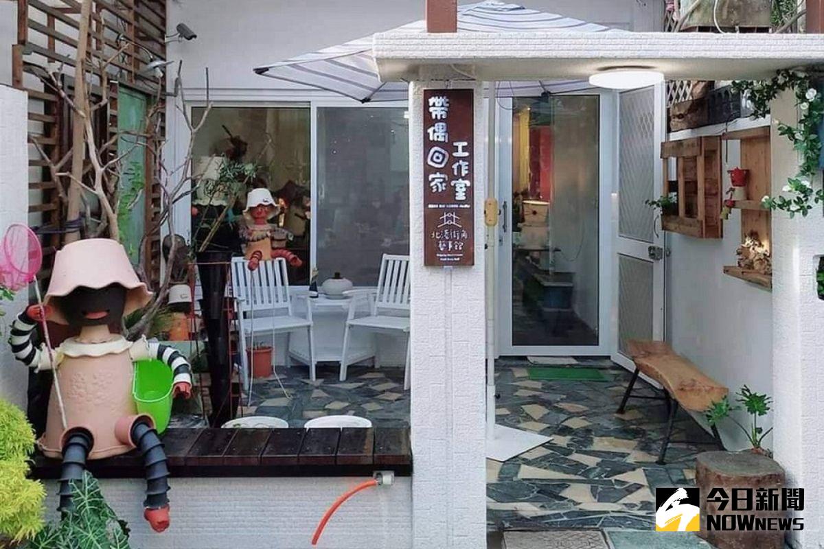 ▲工藝師陳威光活化社區巷弄，未來將與附近的女兒橋、天空廊道等景點連結。（圖／記者洪佳伶攝,2020.09.03）