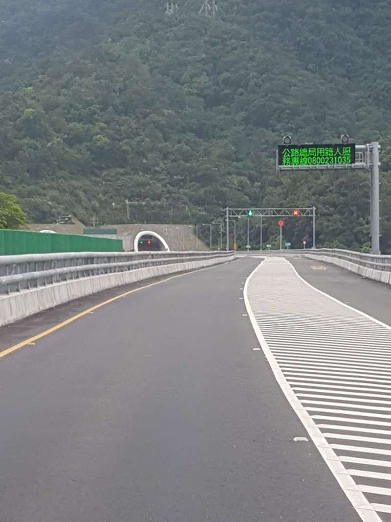 ▲公路總局第四區養護工程處目前已積極研議蘇花改隧道群連假期間大客車行駛外側車道之評估。（圖／記者李清貴攝,資料照)