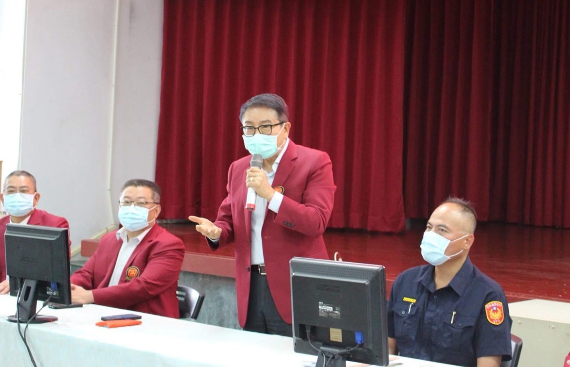 ▲臺灣弘久社會關懷協會理事長洪奇昌讚揚警分局打擊毒品斐然成果。（圖／記者蘇榮泉攝，2020.09.03）