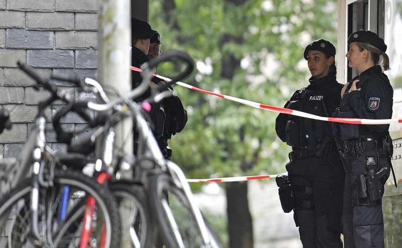 ▲德國警方在西部城鎮索林根（ Solingen ）的一間公寓裡發現 5 名孩童的屍體，凶手疑為 27 歲的母親。（圖／美聯社／達志影像）