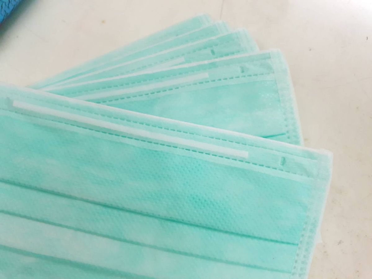 ▲近期豪品公司被查獲將進口的陸製口罩進廠包裝，偽裝成MIT口罩販售。然而就有網友哀號，表示自己也寄了將近十盒給在澳洲的妹妹使用。（示意圖／NOWnews資料照片）