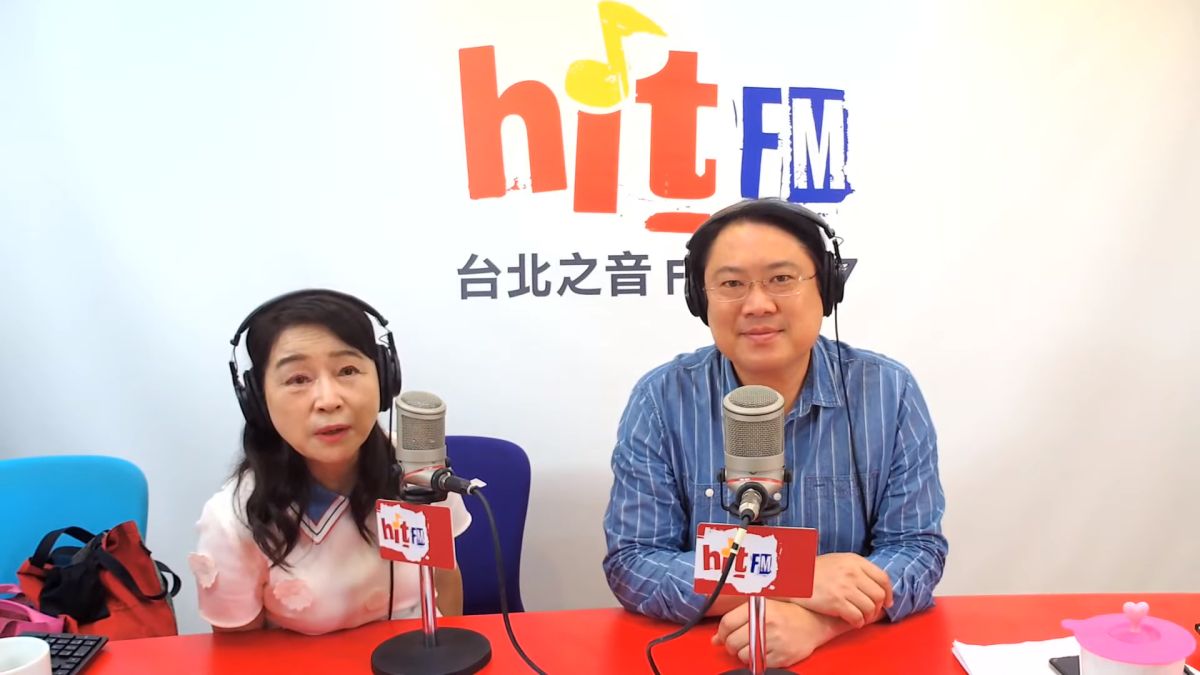 ▲基隆市長林右昌接受廣播節目專訪，談及基隆台鐵會不會廢的問題時，他說：「膝蓋想就知道不會。」（圖／翻攝自hitfm網路直播畫面）