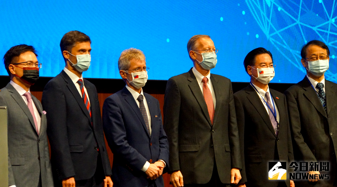 ▲美國在台協會、外交部、經濟部、歐洲經貿辦事處、日本台灣交流協會及外貿協會，4日在台北共同舉辦「重組供應鏈：促進理念相近夥伴間之韌性論壇」。（圖／記者呂炯昌攝.2020.09.04）