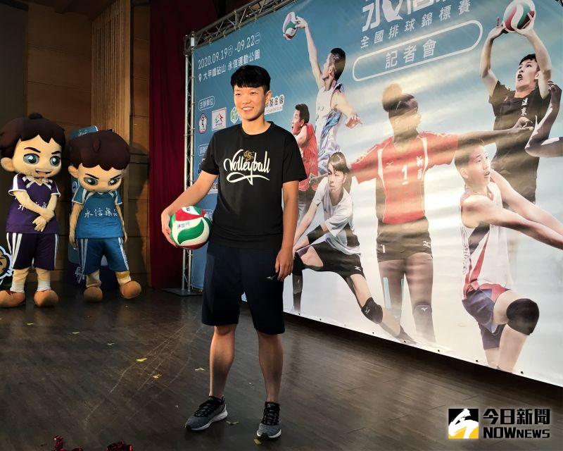 ▲我國女排旅義第一人「小羊」楊怡真今(4)日出席第47屆永信杯全國排球錦標賽記者會,透露計畫旅泰。(圖/鍾東穎攝