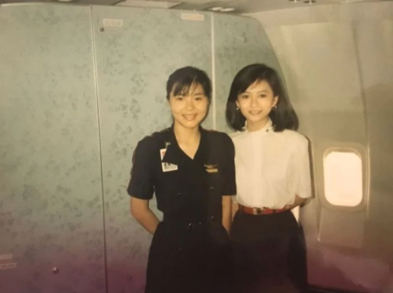 ▲女網友PO出媽媽和同事的照片。(圖/翻攝自《Dcard》)