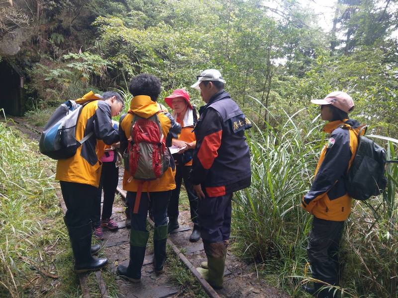 ▲林務局嘉義林區管理處將嚴加取締未經申請進入台灣一葉蘭自然保留區、阿里山森林鐵路支線的眠月線遊客。（圖／林管處提供)