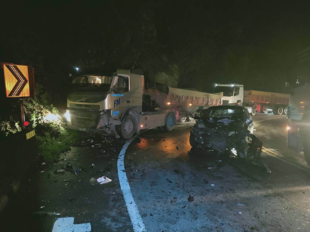 ▲今（4）日凌晨1時南澳鄉台九線119.4公里處發生一起砂石車與自用小客車的交通事故。（圖／蘇澳警分局提供)