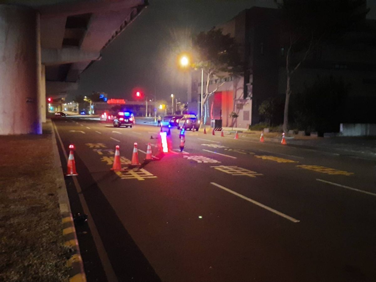 ▲台中清水區港埠路三段出現多輛改裝車聚集競速、甩尾，巨大聲響呼嘯而過，清水警分局規劃防制危險駕車取締勤務，嚇阻改裝車輛競速及甩尾歪風。(圖／警方提供2020.9.5)