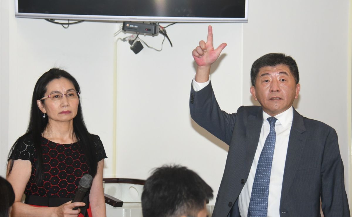▲衛福部長陳時中，今（5）天針對美豬開放進口，舉行瘦肉精安全容許量說明記者會。（圖／記者林調遜攝）
