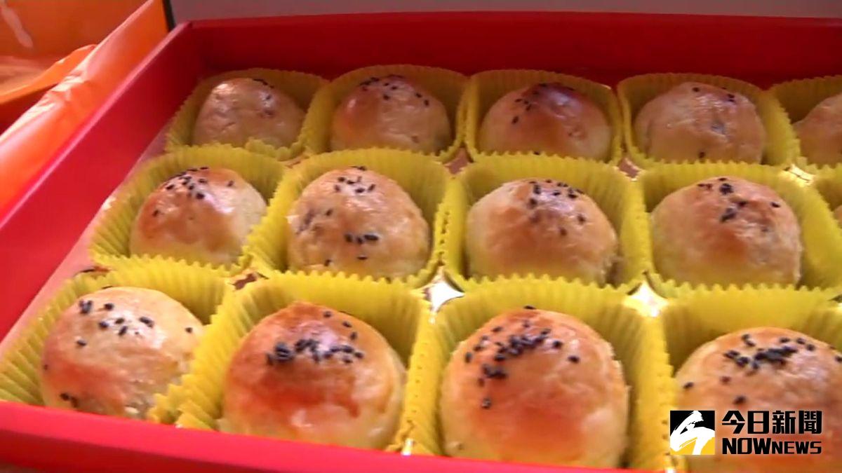 ▲不二坊蛋黃酥這兩年網路推波助瀾下，一遇到節慶前夕又會出現排隊人潮。（圖／記者陳雅芳攝，2020.09.05）