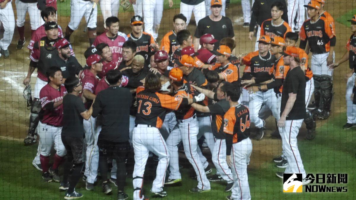 ▲統一獅隊再度跟樂天桃猿大亂鬥。（圖／吳政紘攝）