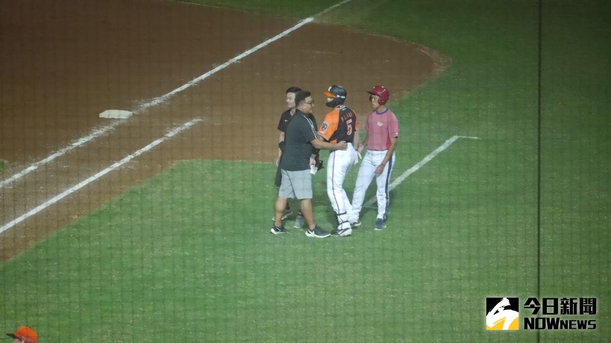 ▲郭阜林被砸三次，破中職紀錄。（圖／吳政紘攝）