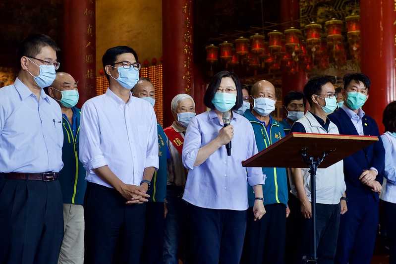 ▲陳其邁當選高雄市長後，蔡英文首度6日南下高雄參拜宮廟，並強調未來中央政府一定會支持高雄好好轉型。（圖／總統府提供）