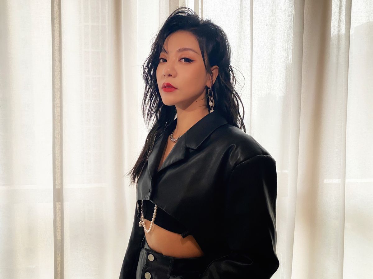 ▲丁噹被《乘風破浪的姐姐》淘汰後受邀返場表演打鼓秀，超賣力的她打到手痛。（圖／相信音樂提供）