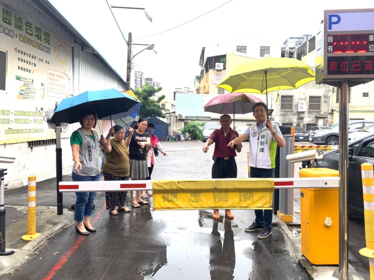 ▲西屯區黎明路三段220巷住戶，既成巷道變公有停車場(圖／林祈烽服務處提供2020.9.6)