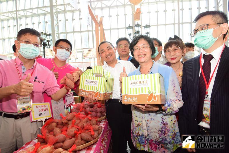 ▲彰化縣長王惠美向北台灣民眾宣傳彰化優鮮農產品,以及健康、優質的國產雜糧產品。(圖/彰化縣政府提供)