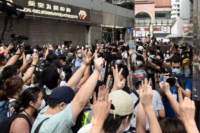 ▲香港示威者高喊時代革命等口號。（圖／翻攝自香港警察臉書）