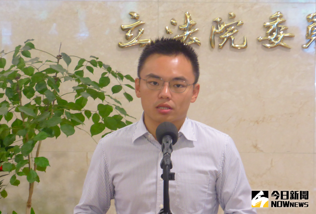 ▲國民黨立委洪孟楷受訪時表示，現階段中國大陸的「求和說」，已經讓當初國民黨前往海峽論壇的緣由嚴重變形，建請黨中央考慮不要前往參加。（圖／記者呂炯昌攝）