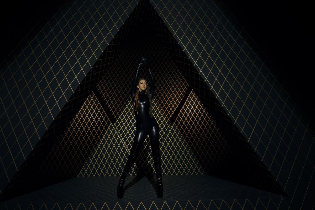 ▲徐若瑄穿貼身乳膠衣，突然嘴唇發白差點休克 。（圖／索尼音樂提供）  