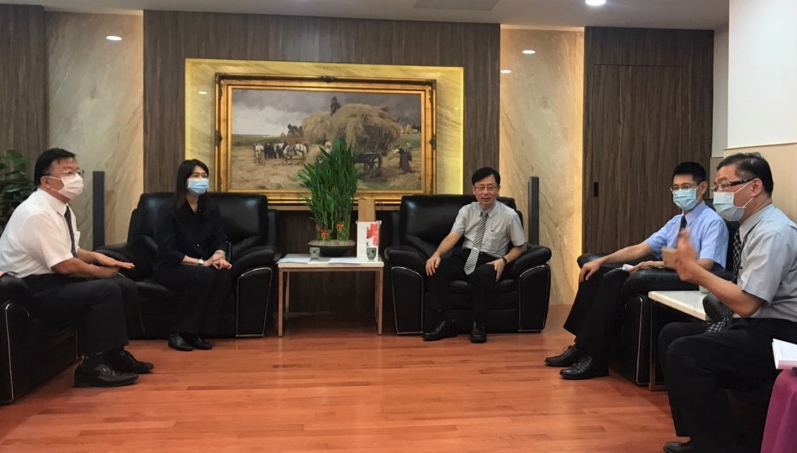 ▲高雄地檢署檢察長莊榮松（中右）邀請毒防局出席本土化多元處遇計畫成果發表會。（圖／高市毒防局提供）