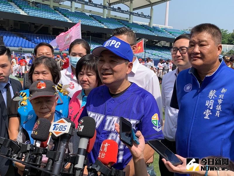 ▲侯友宜表示，現在最重要的是，做出讓市民有感的政績，一步一腳印努力做事，才有繼續為民眾服務的機會。(圖/記者康子仁攝)