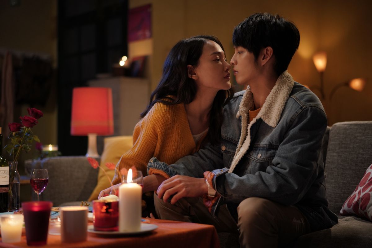 ▲林映唯（左）和曹佑寧吻戲拍到牽絲。（圖／華映娛樂）