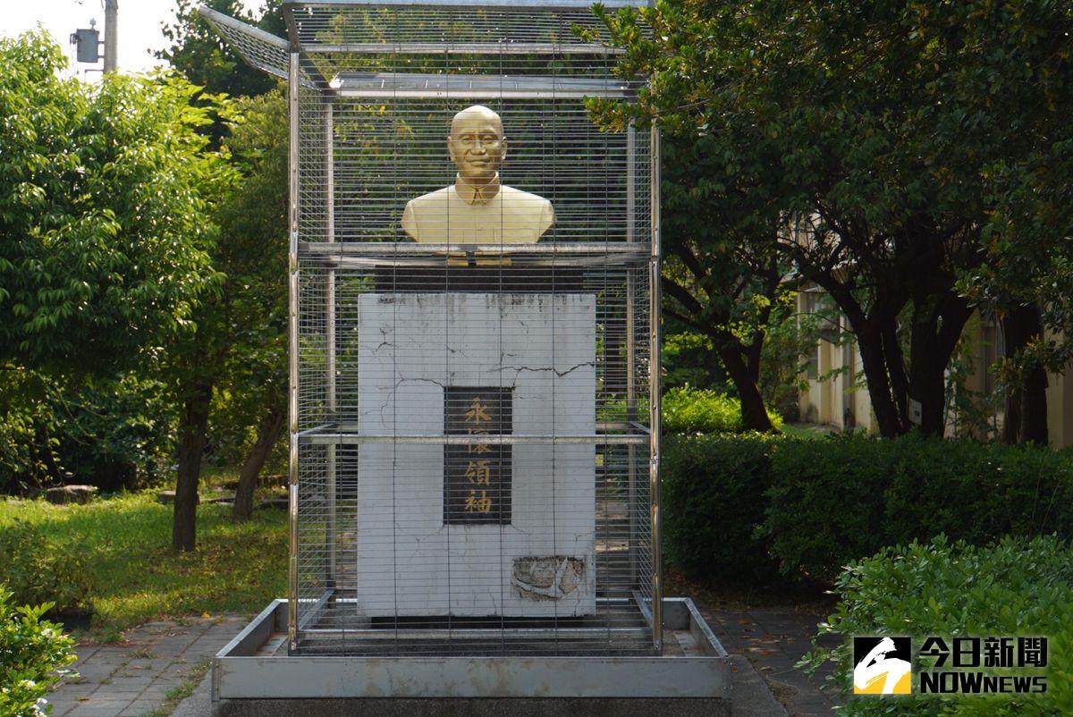 ▲內政部公告，截至114年4月30日止，已處置264筆威權象徵為塑像、遺像及命名空間。（圖／資料照片）