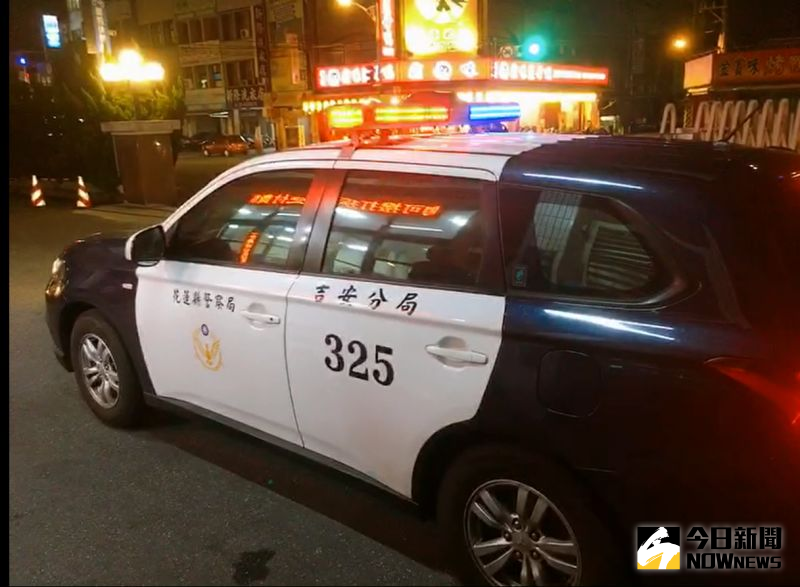 影／毒犯遭盤查情急毒往嘴塞　吉安警壓制阻擋
