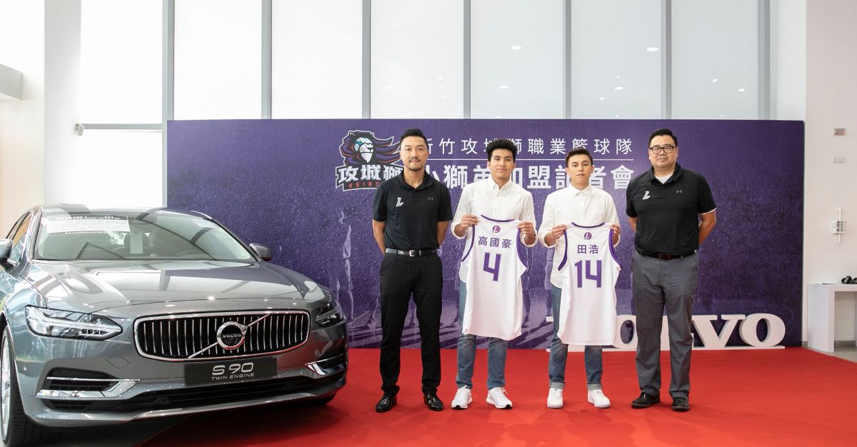 ▲P.League+新職籃聯盟新軍新竹攻城獅總教練林冠綸(左起)，新生代球星高國豪、田浩，總經理高景炎。（圖／新竹攻城獅提供）