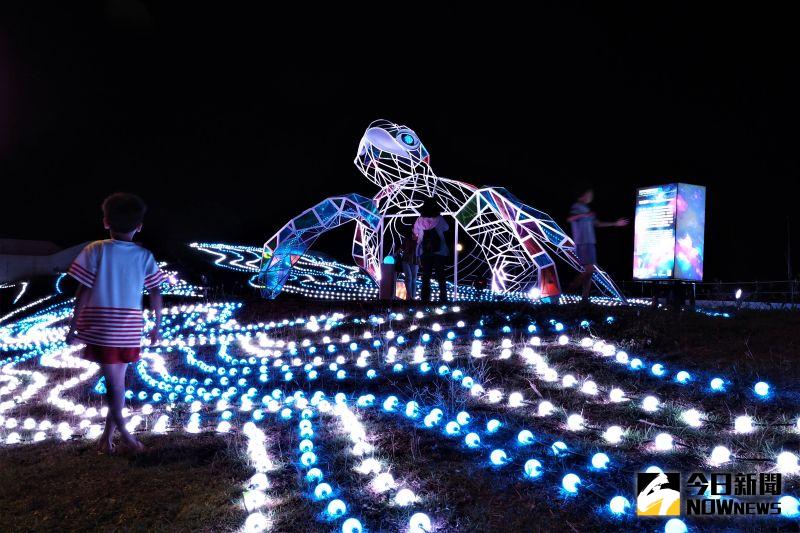 ▲今年燈光節以「海島樂園」為主題，特別打造了二十幾座造型燈飾展品，預期可以成為秋冬澎湖觀光的一大賣點。（圖／記者張塵攝，2020.09.10）