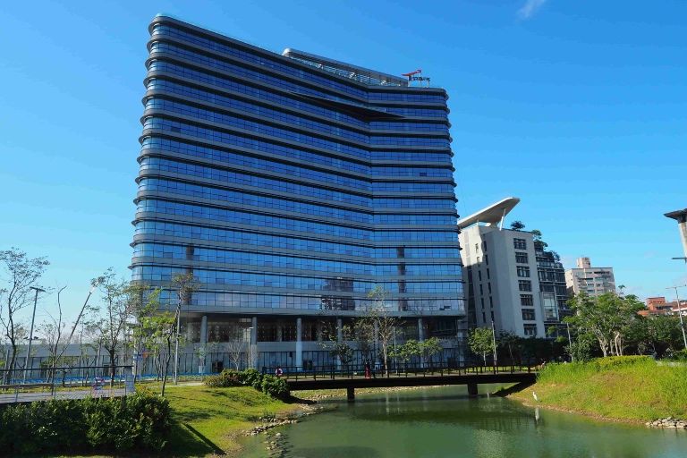 ▲Google新企業總部位於板橋遠東通訊園區的TPKD研發辦公大樓,預計年底進駐,周邊房市相對受惠。(圖/台灣房屋提供)