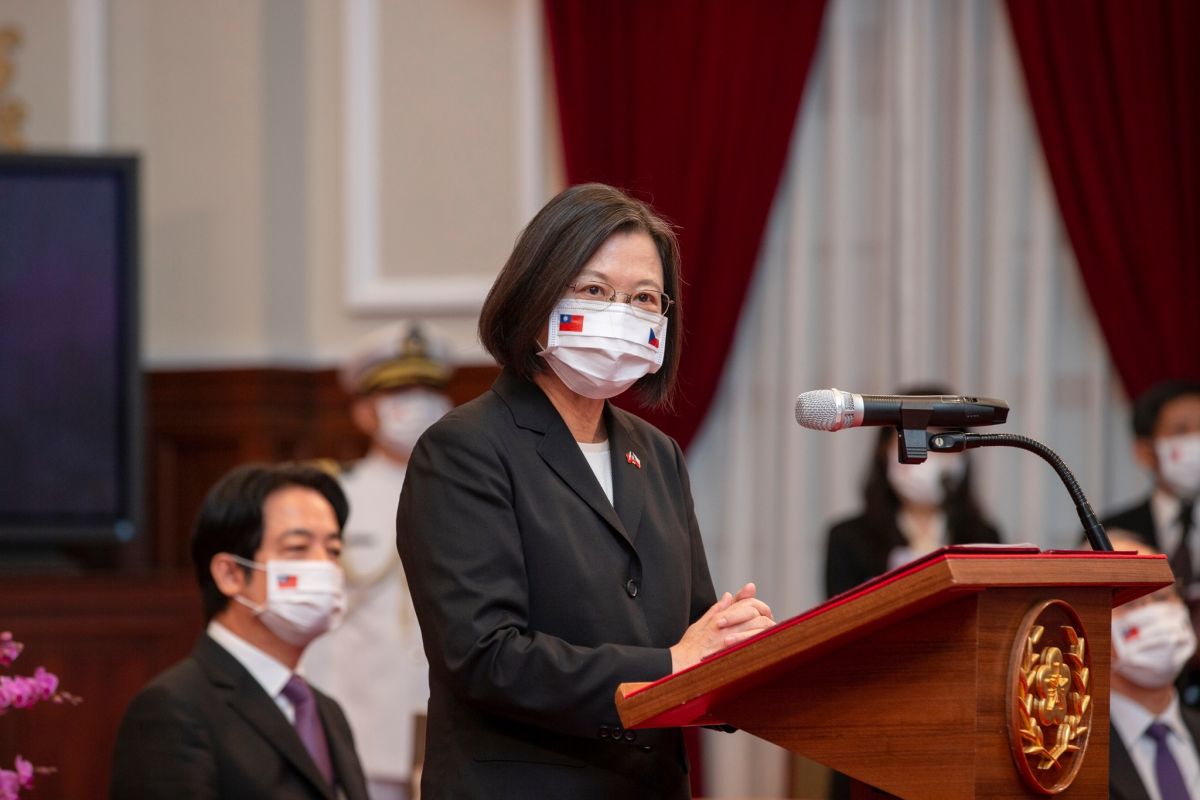 ▲政府為防範新型冠狀病毒（COVID-19）疫情對入境進行管制，中國大陸駐台記者因此無法輪替，引起如何在防疫與交流取捨的討論。（圖／翻攝自蔡英文臉書）