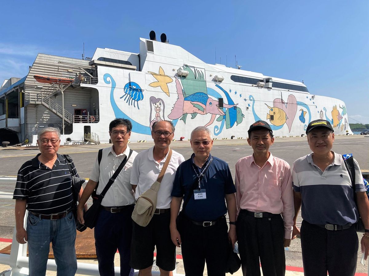 ▲東聯航運所屬的「麗娜輪」有意投入台中港至澎湖馬公及台南安平港至澎湖馬公航線，上午自台中港試航出發，經4小時航程在下午1時20分抵達馬公港。（圖／謝姓民眾提供）