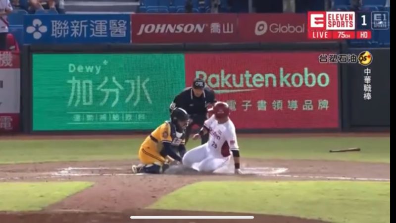 ▲中職兄弟與樂天桃猿本壘攻防戰。（圖／Eleven Sports提供）