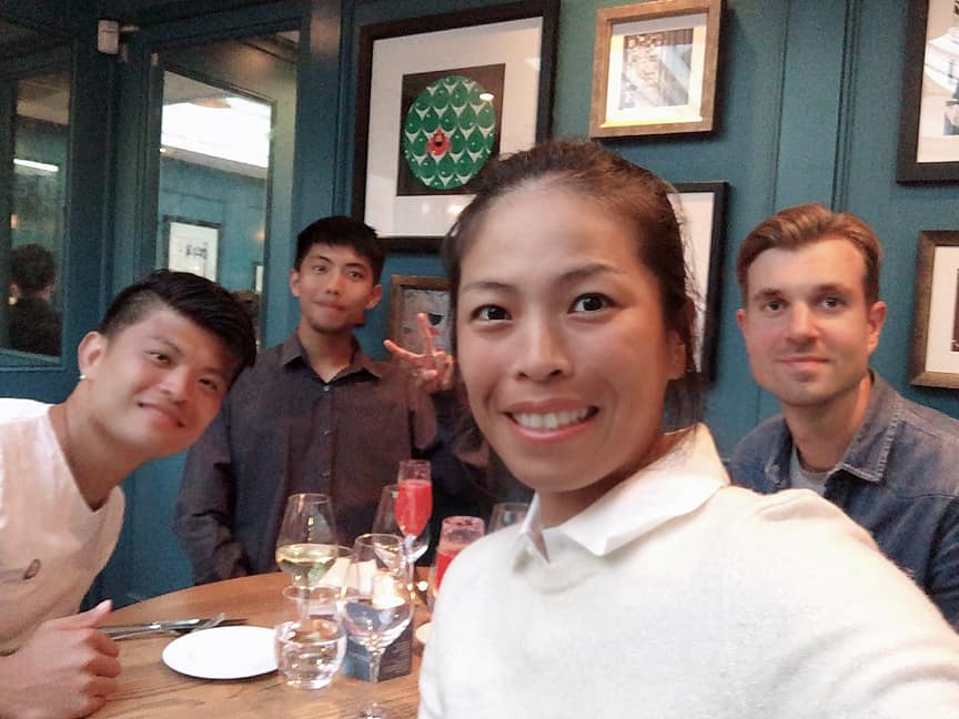 ▲謝淑薇在粉專分享和弟妹合照。（圖／取自Su-Wei Hsieh 夢遊寫真人謝淑薇臉書專頁）