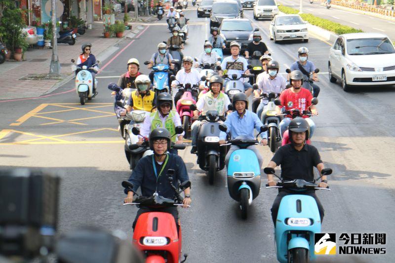 ▲高雄市長陳其邁今（11）日騎乘「歐都邁」，視察鳳山自強陸橋拆除後路況，並要求管線挖掘的頻率降低百分之十，減少民怨。（圖／記者鄭婷襄攝，2020.09.11）