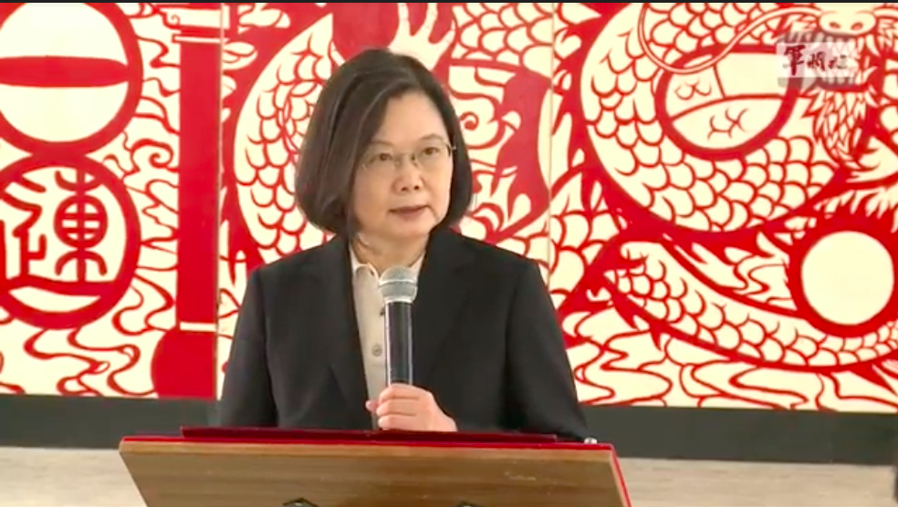 ▲蔡英文總統今（11）日上午視導兩處「空軍防空飛彈連」，重申「國土主權、寸步不讓；民主自由、堅守不退」。（圖／翻攝軍聞社影片）