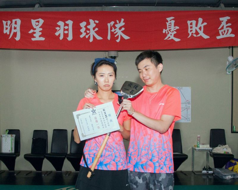 ▲大牙(左)羽球比賽得到最後一名。(圖 / 傳軒媒體、周宜霈提供)