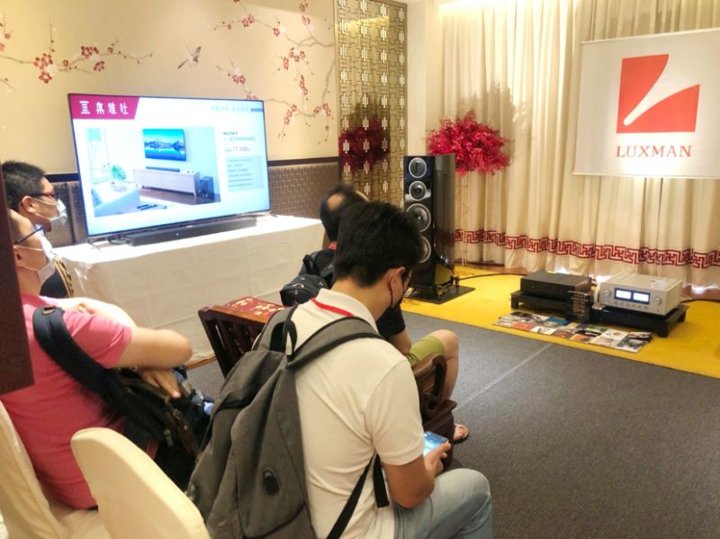 ▲現場除了展示音響、喇叭,還展示SONY最新4K智慧電視,提供給消費者家庭劇院絕搭組合。(圖/記者鄭志宏攝)