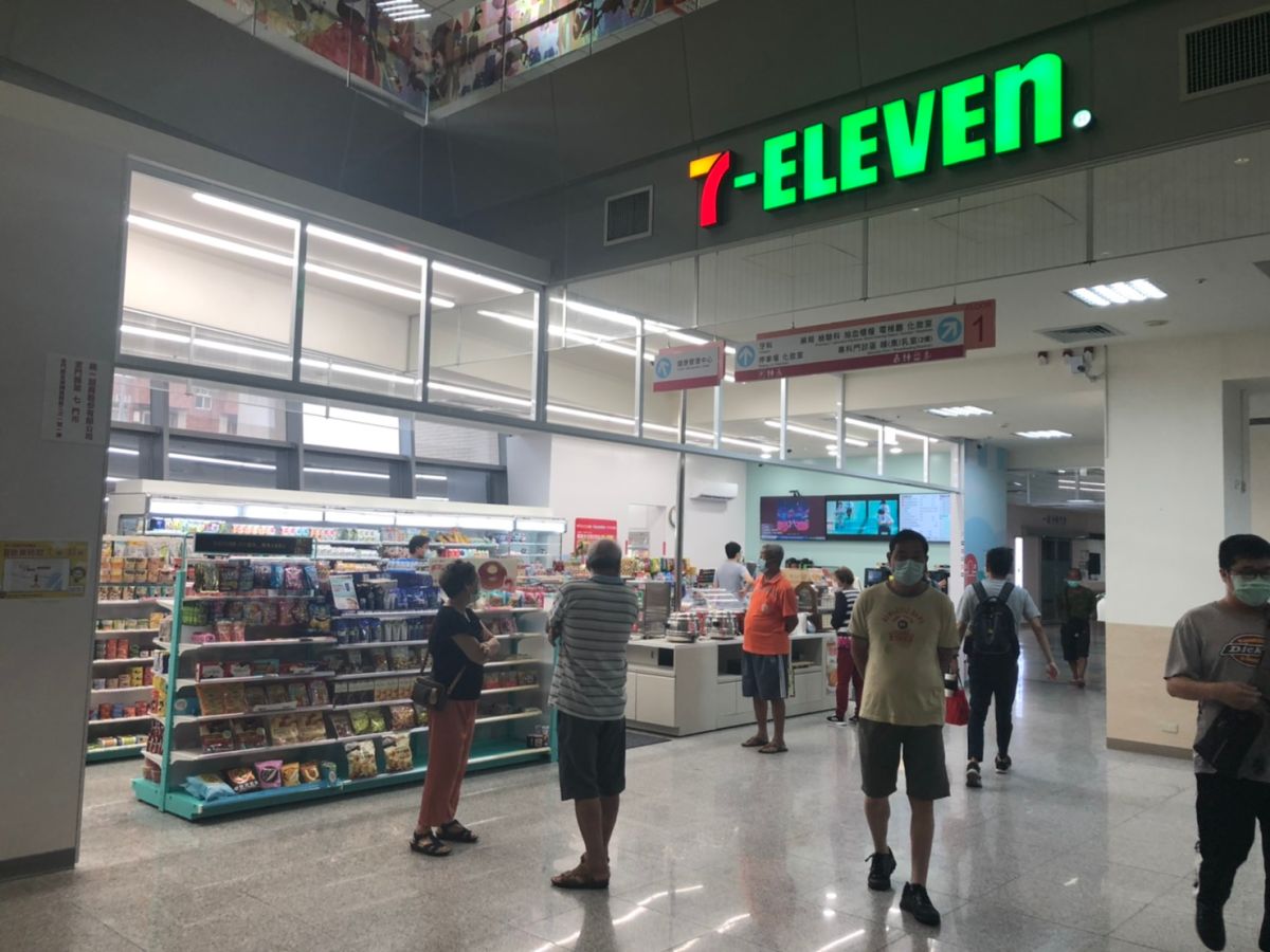 ▲終於盼到了，統一超商今天正式進駐金門醫院。(圖/金門醫院提供)