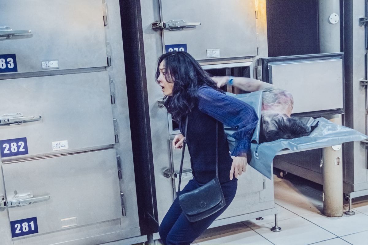 ▲陳雪甄（左）、顏正國在台中殯儀館實景拍攝。（圖／華影）