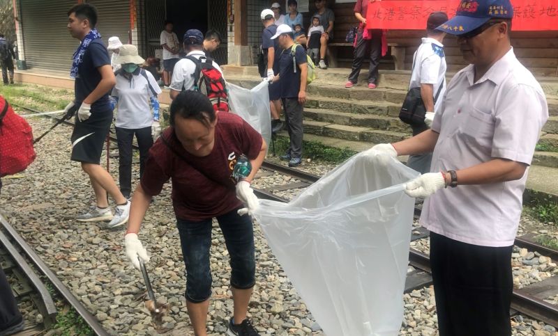 北港警為健康加分　健行淨山關懷台灣生態
