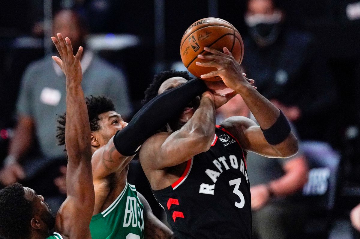 ▲塞爾提克後衛Marcus Smart試圖封蓋對手。（圖／美聯社／達志影像）