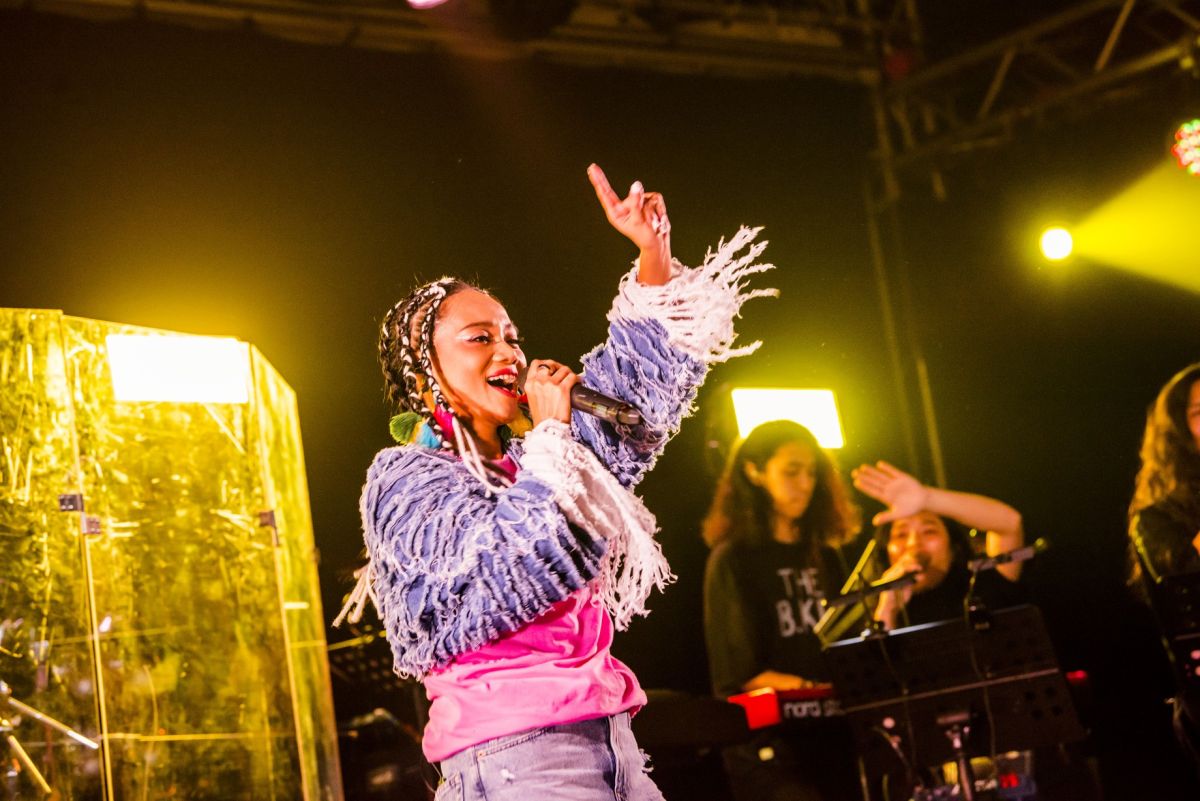 ▲阿爆在華山Legacy舉辦「都市女聲」演唱會，現場邀觀眾化身「台北理應紅」合唱。（圖／Legacy提供）