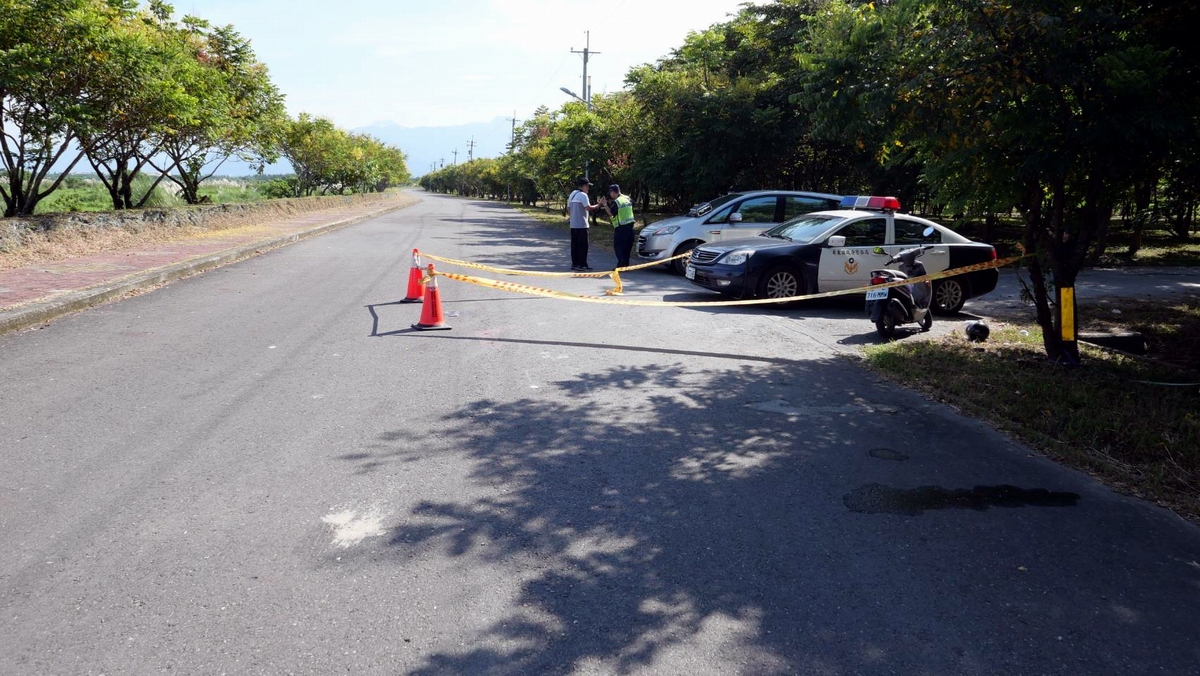 ▲恐怖男友持刀砍傷在萬巒河堤遛狗的女友。（圖／記者黃正忠翻攝, 2020.09.12）