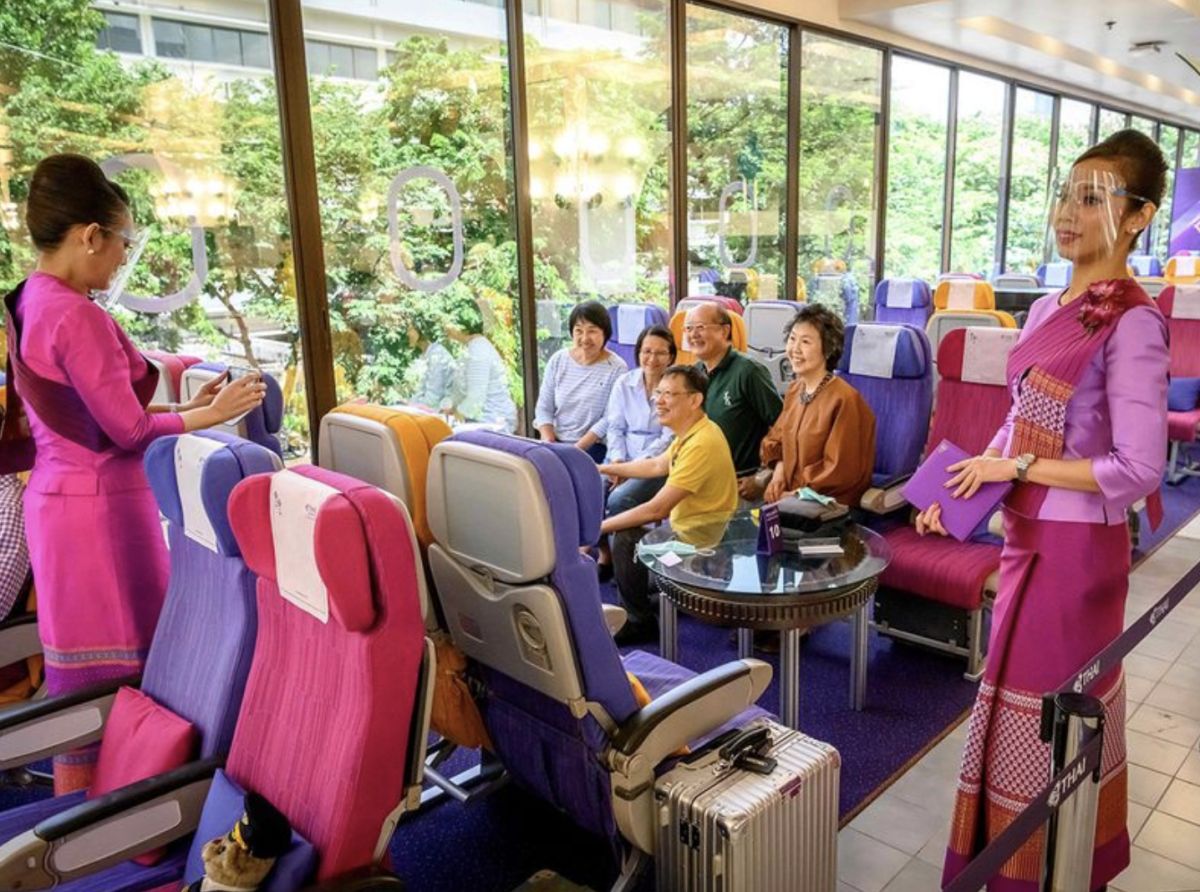 ▲泰國航空公司（Thai Airways）總部的咖啡廳，讓客人能夠感受在飛機上用餐的滋味。（圖／翻攝 The Gulf News）