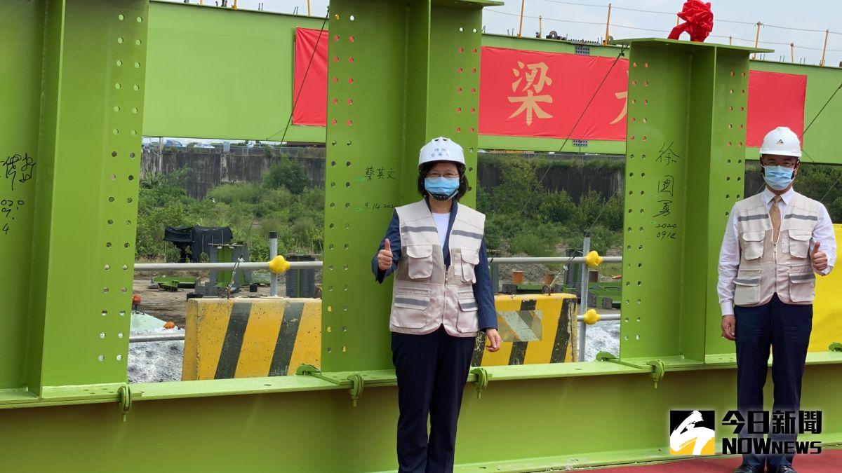 ▲總統蔡英文14日出席台南都會區北外環道路（第3期）新建工程鋼箱梁上梁典禮。（圖／記者陳聖璋攝，2020.09.14）
